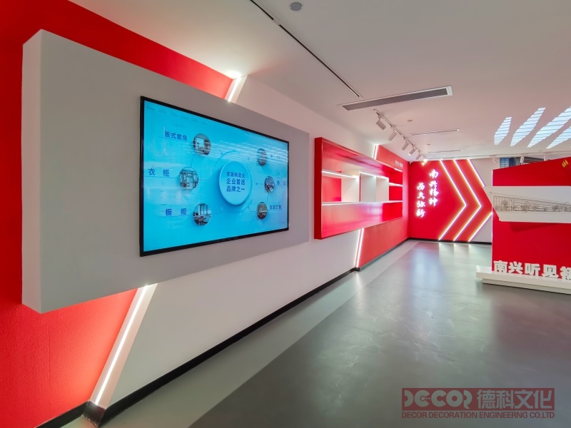 黨建館設(shè)計中如何展示黨的歷史和發(fā)展？