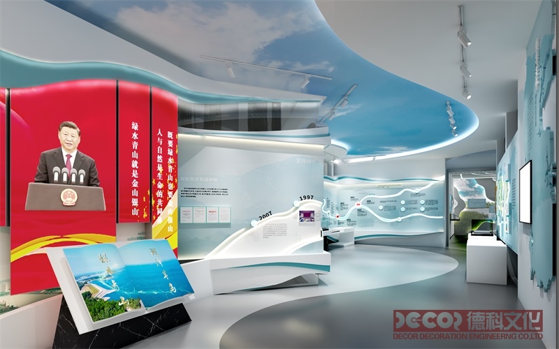 自然科學展廳設計中，如何合理利用空間來展示不同主題的展品